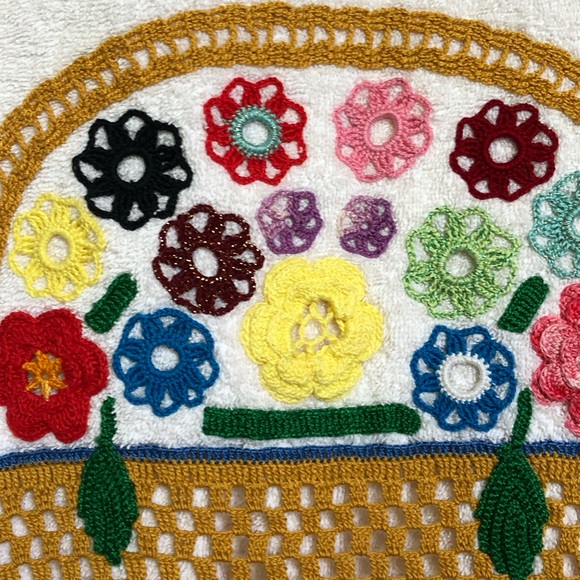 80's Floral Embroidered Bath Towel - Beach Towel - Granny Chic - Bathroom - Picture 6 of 15